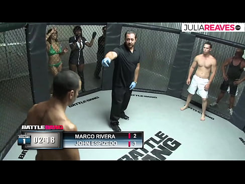 ❤️ Ultimate Fighter ቀለበቱ ውስጥ ከተጣላ በኋላ አንዲት ቁጥር ሴትን ትበዳለች። ️ በ%am.vegasservice.ru ﹏